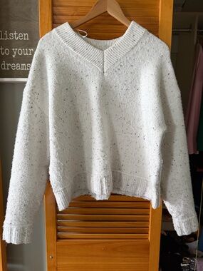Jessica Simpson White Speckled V-Neck Sweater